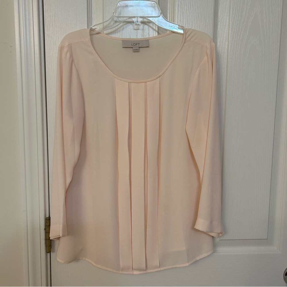 LOFT 3/4 length Sleeve pleated front blouse in Blush Size XS - Picture 2 of 5